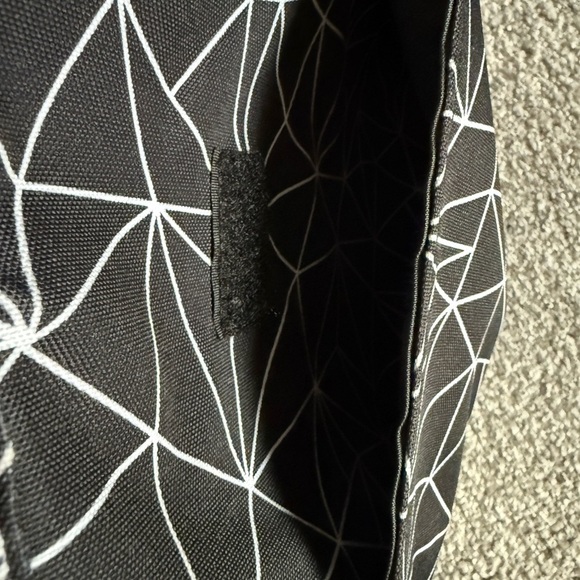 Chic Black Geometric Tote Bag - Picture 13 of 13